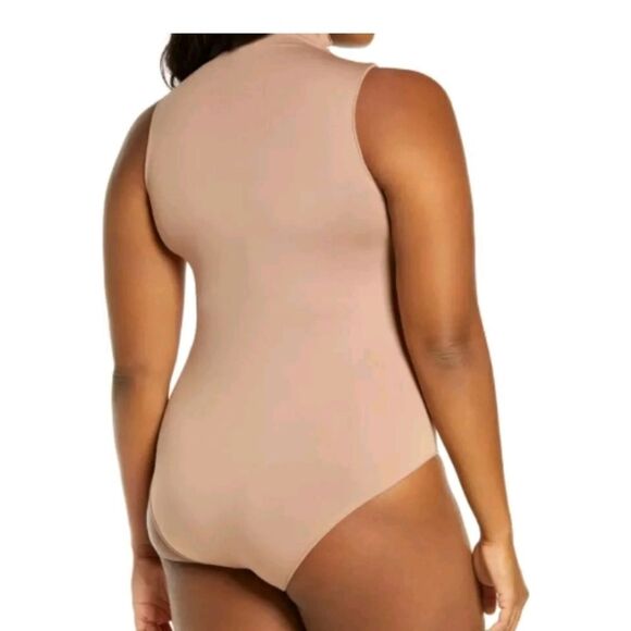 Skims Essential Mock Neck Sleeveles bodysuit w snap closure gusset size 4x5x NWT - Picture 2 of 4